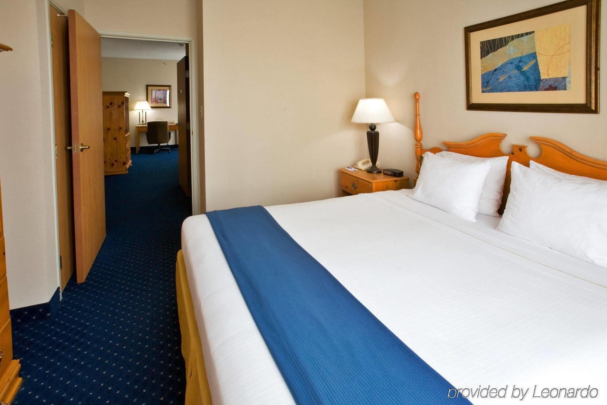 Holiday Inn And Suites Addison, An Ihg Hotel Room photo
